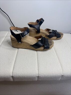 Ugg Black Wedge Sandals with Ankle Strap 💯 leather upper model 1111077